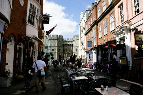 Cafe in front of Windsor Castle